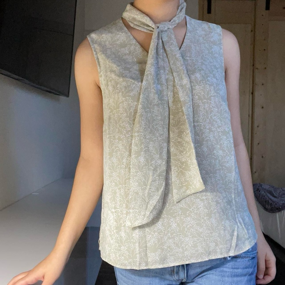 Elegant Cream Sleeveless Top with Tie Neck from H&M